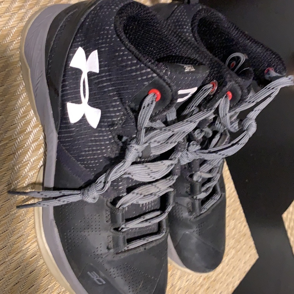 Under armor 3C youth size 6 sneakers